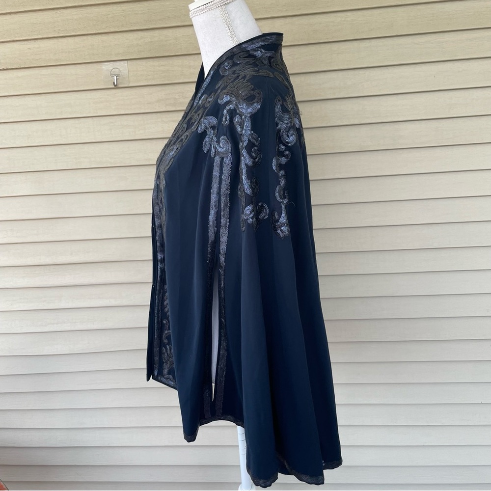 Tadashi Shoji METALLIC PAILLETTE EMBELLISHED CREPE CAPELET Size XL - Picture 3 of 11